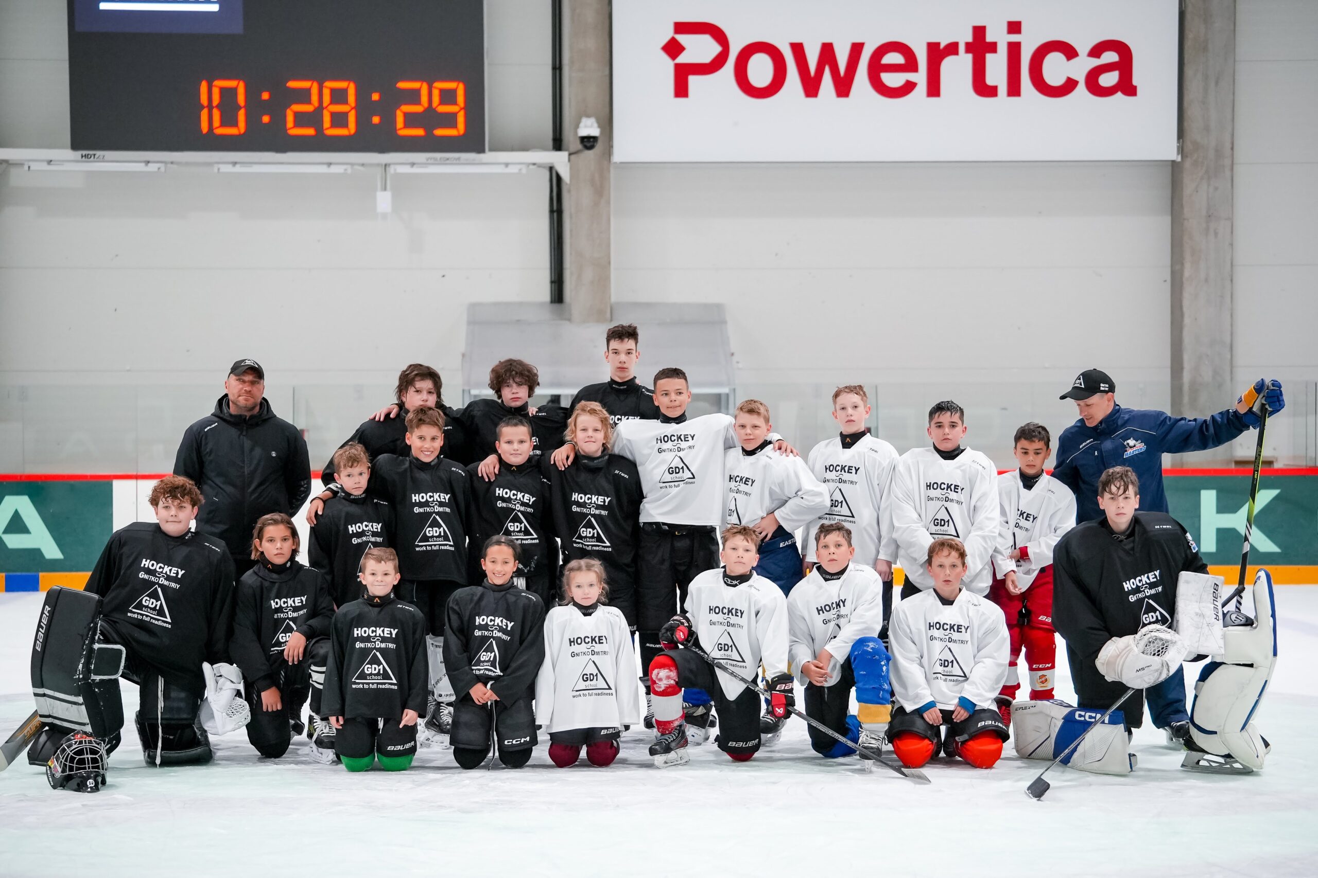 GD1 hockey players and coaches posing as a team
